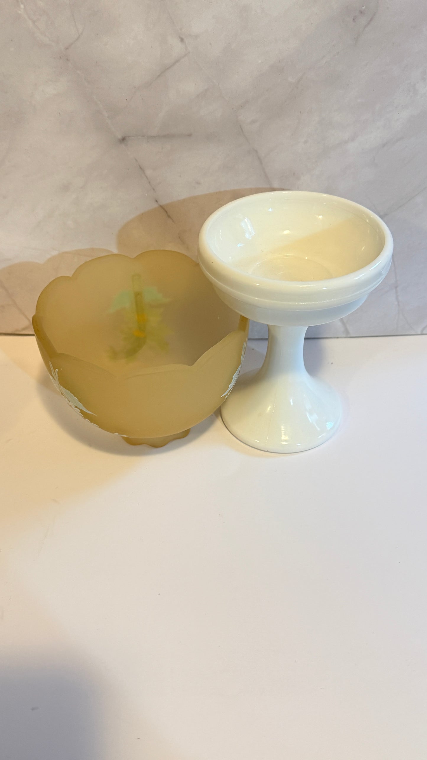 Westmoreland Yellow Frosted Daisy Fairy Lamp