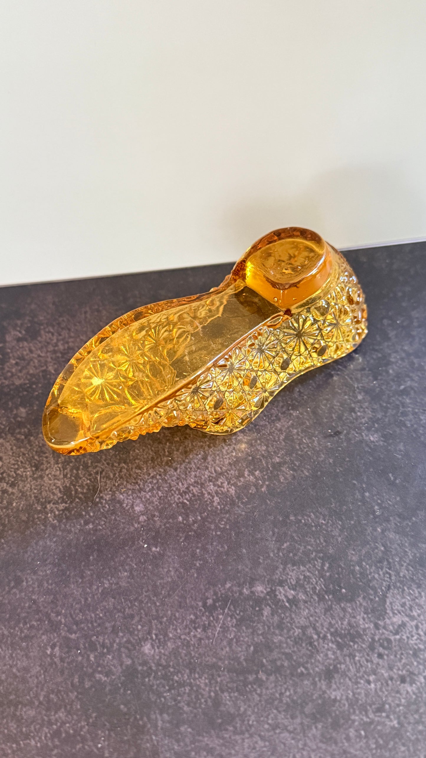 L.E. Smith Amber Yellow Daisy & Button Glass Slipper