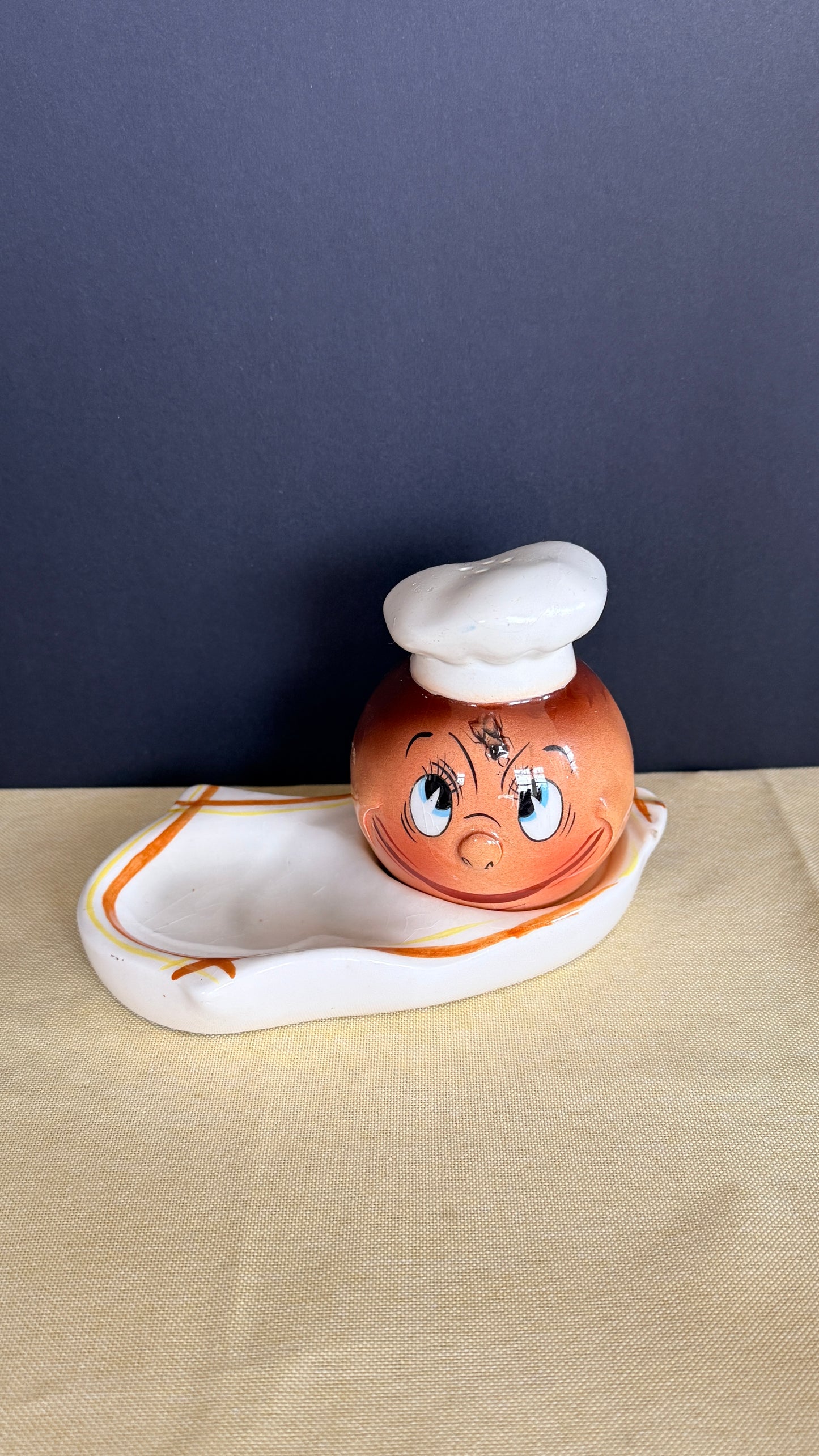 Oh My Fly! PY Chef Shaker w/Tray