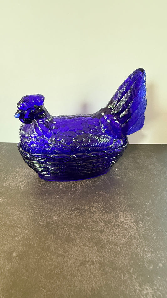 LE SMITH Cobalt Blue Hen on Nest