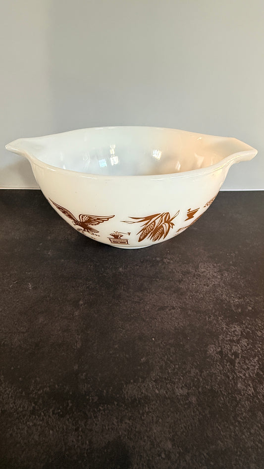PYREX Early American Cinderella 401 Bowl