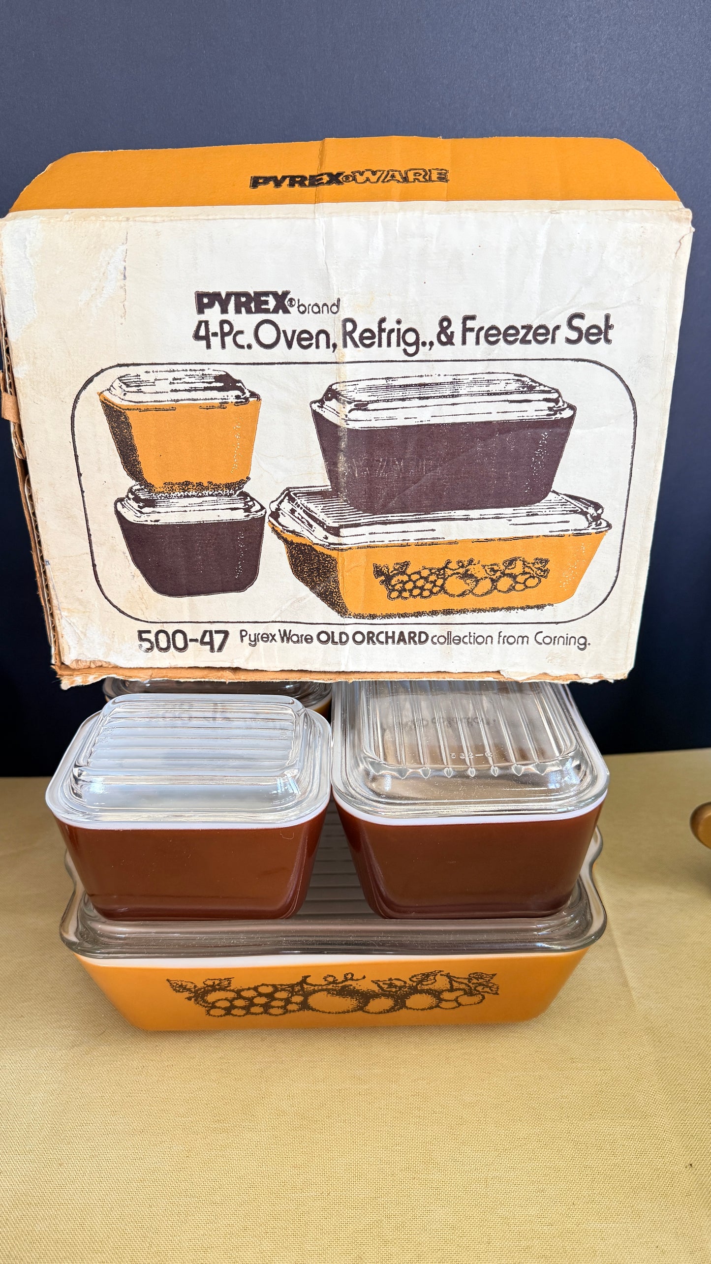 PYREX Old Orchard 4pc oven, refrig & Freezer Set