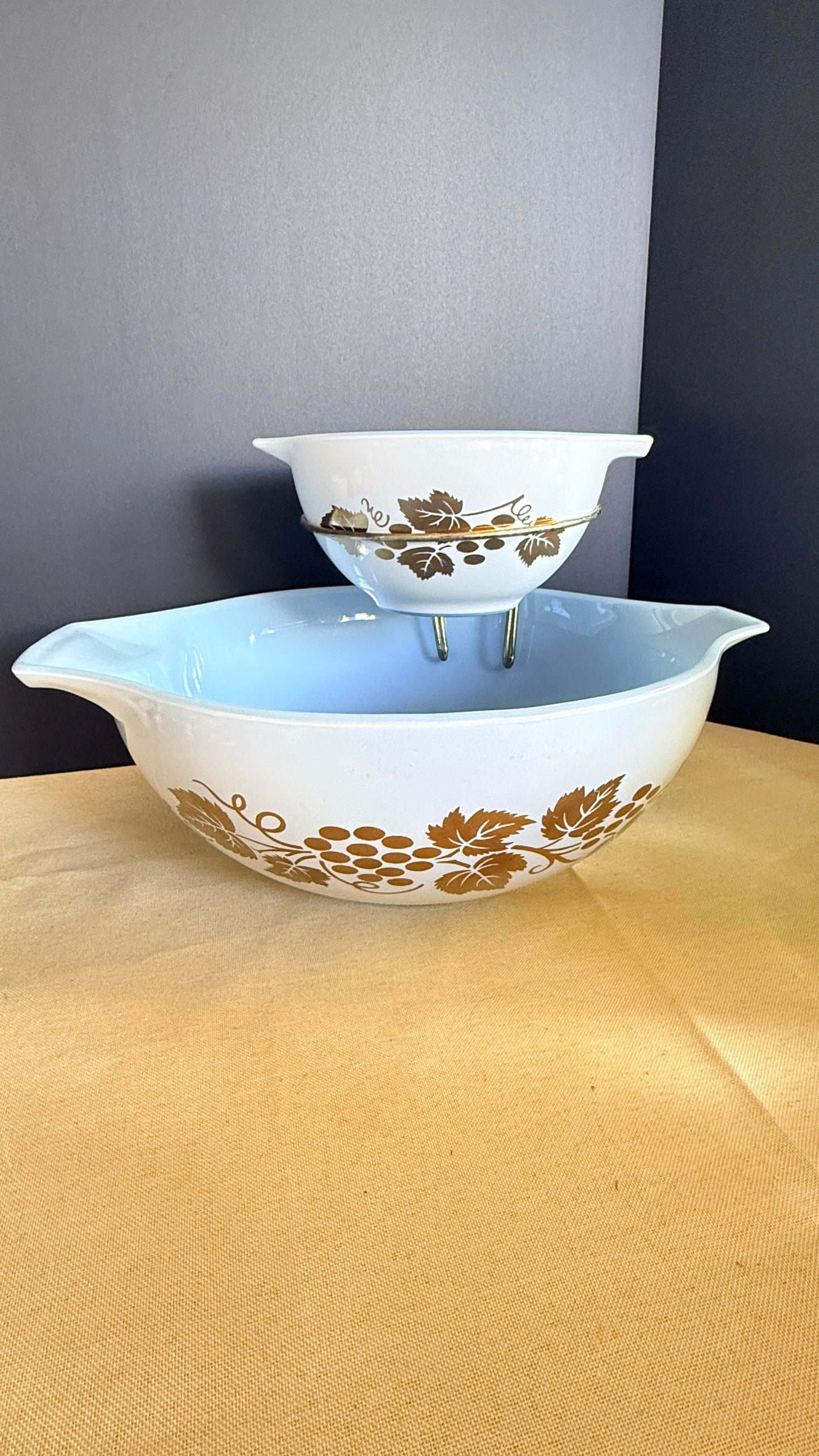 PYREX Promotional Gold Leaf Chip & Dip Set
