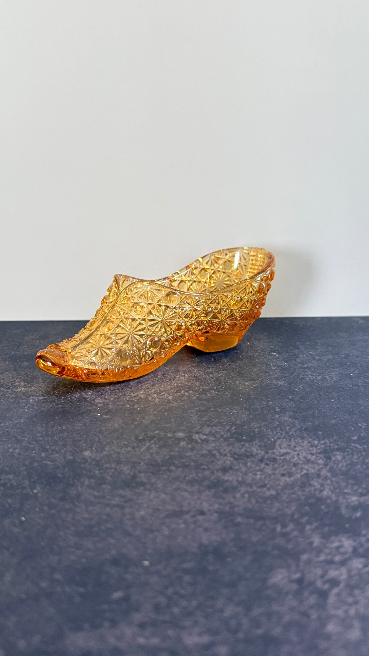 L.E. Smith Amber Yellow Daisy & Button Glass Slipper