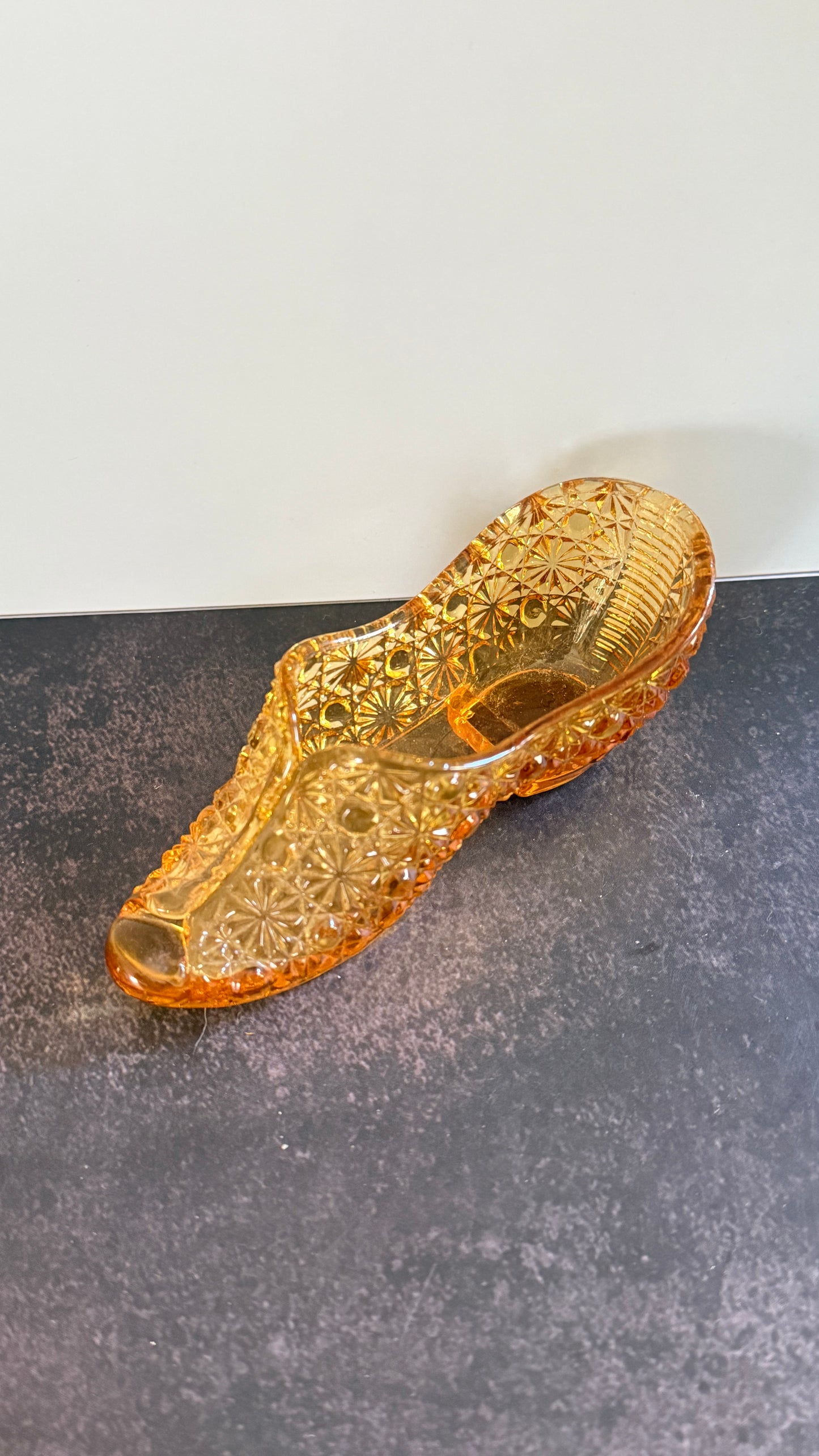 L.E. Smith Amber Yellow Daisy & Button Glass Slipper