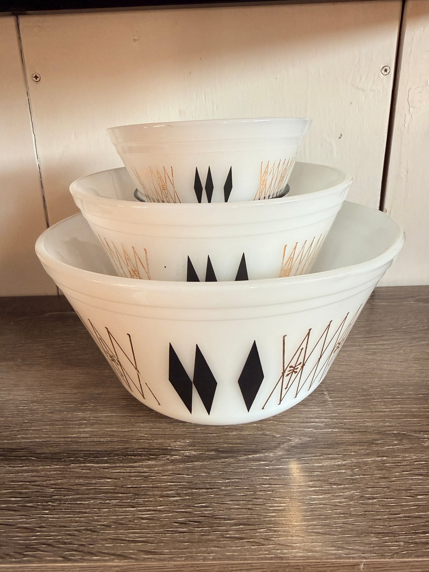 Federal Glass Atomic Diamond Point Nesting Bowls