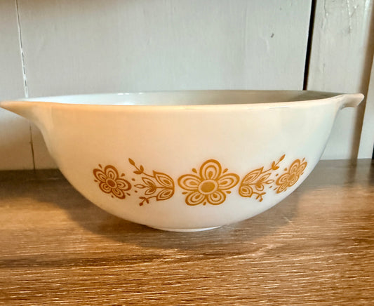 PYREX 440 Cinderella Golden Butterly Bowl